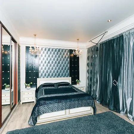 Апартаменти On Kostyolna Street 10 *